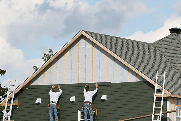 Professional Siding Contractor technician working in Eldorado, TX